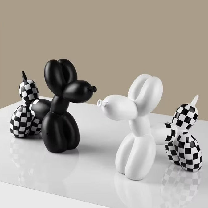 Escultura miniatura de perro con globo de cerámica en blanco y negro de Kew Haus™